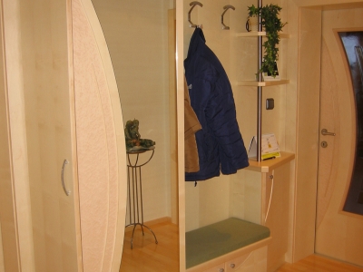 Garderobe in Ahorn.JPG