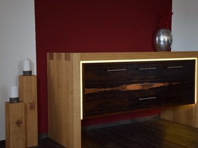 Kastl in Eiche mit LED.JPG